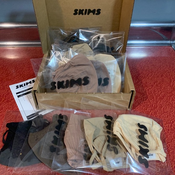 Special surprise Make offer SKIMS masks any colour - Picture 8 of 12